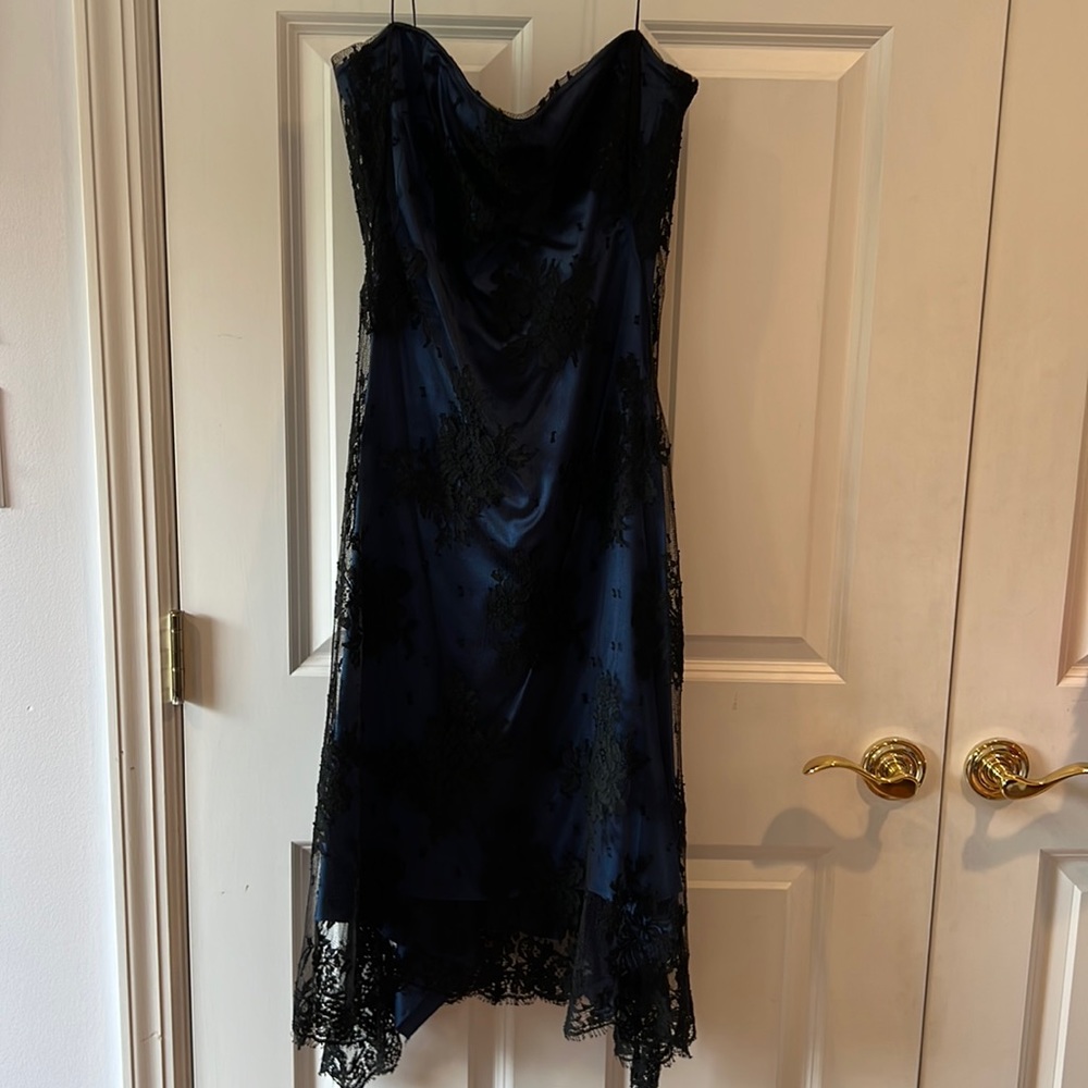 Elie Tahari cocktail dress black lace over blue lining.